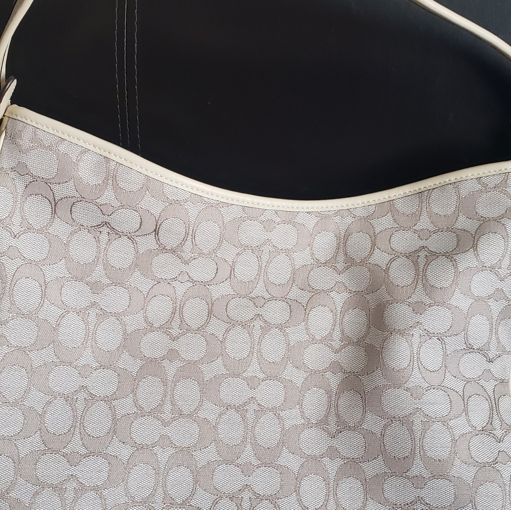 Large Coach Chalk Signature Hobo Shoulder bag - Picture 3 of 6